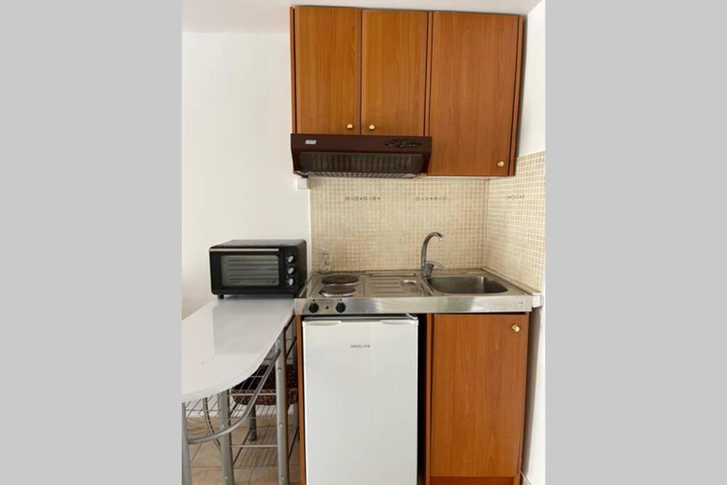 Studio Stay White Room Kalamata Exterior photo